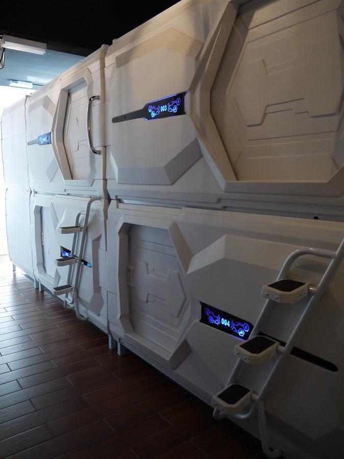 סמפורנה Aloha Capsule Hostel מראה חיצוני תמונה