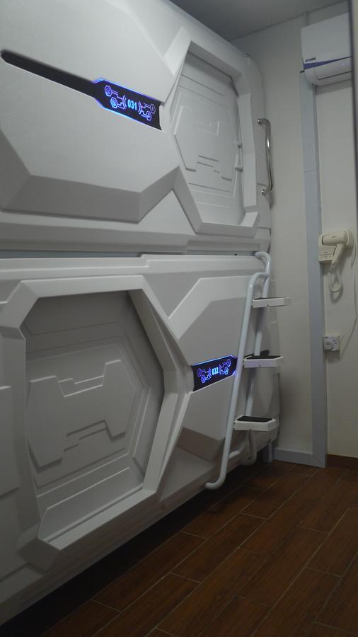 סמפורנה Aloha Capsule Hostel מראה חיצוני תמונה