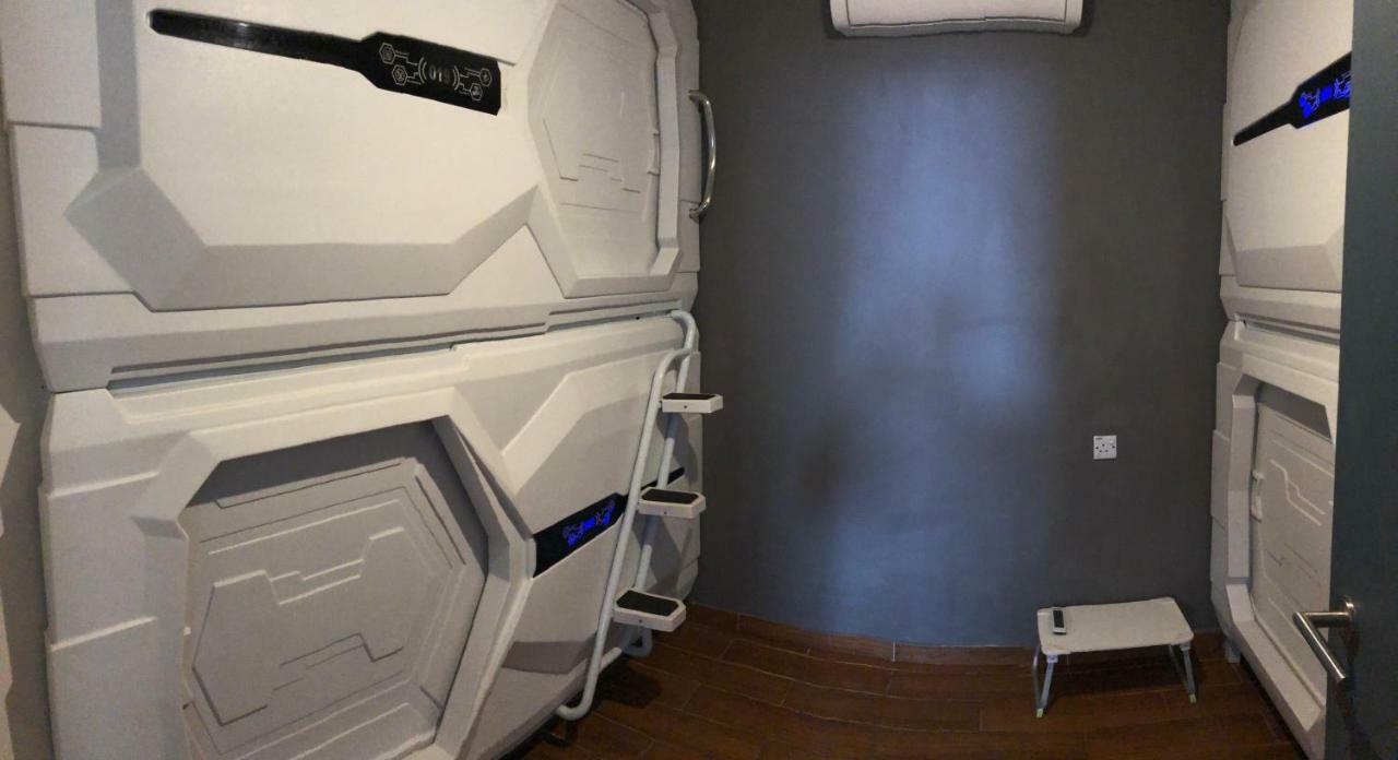 סמפורנה Aloha Capsule Hostel מראה חיצוני תמונה