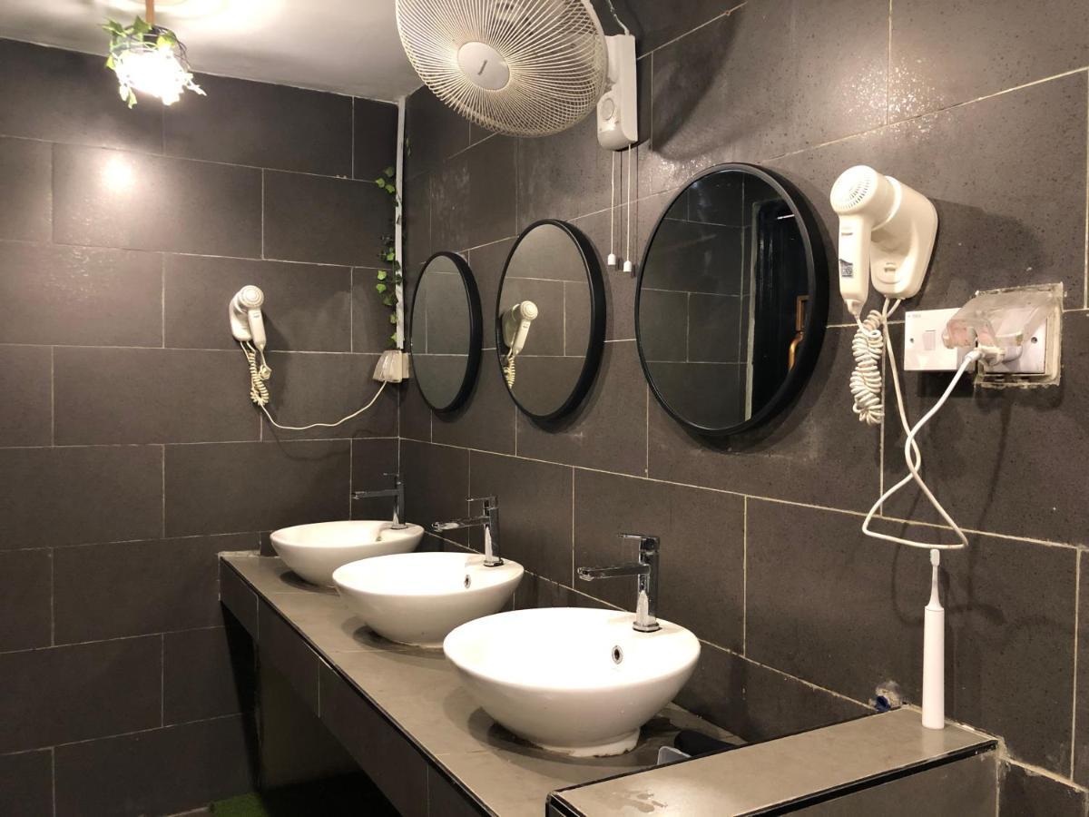 סמפורנה Aloha Capsule Hostel מראה חיצוני תמונה